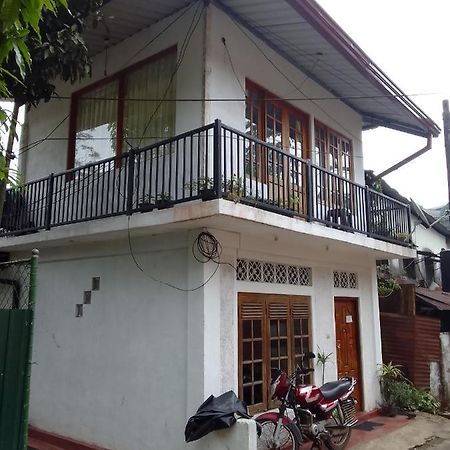 Trinish Homestay Гаттон Екстер'єр фото
