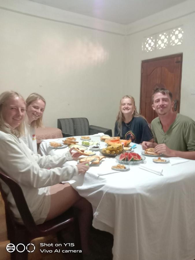 Trinish Homestay Гаттон Екстер'єр фото
