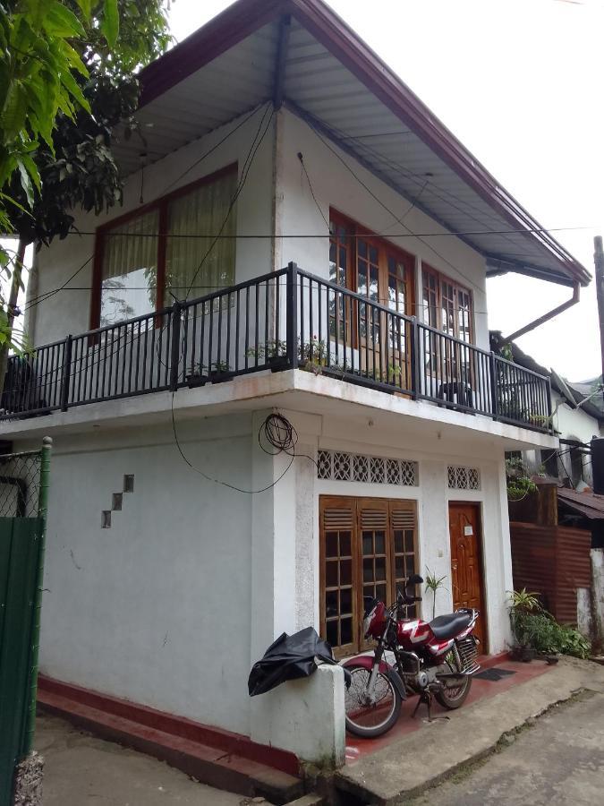 Trinish Homestay Гаттон Екстер'єр фото