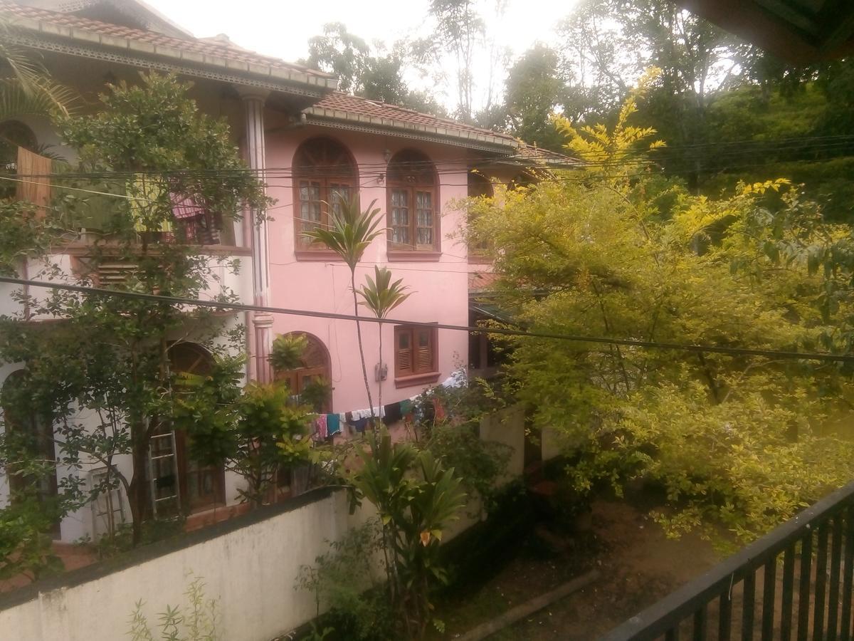 Trinish Homestay Гаттон Екстер'єр фото