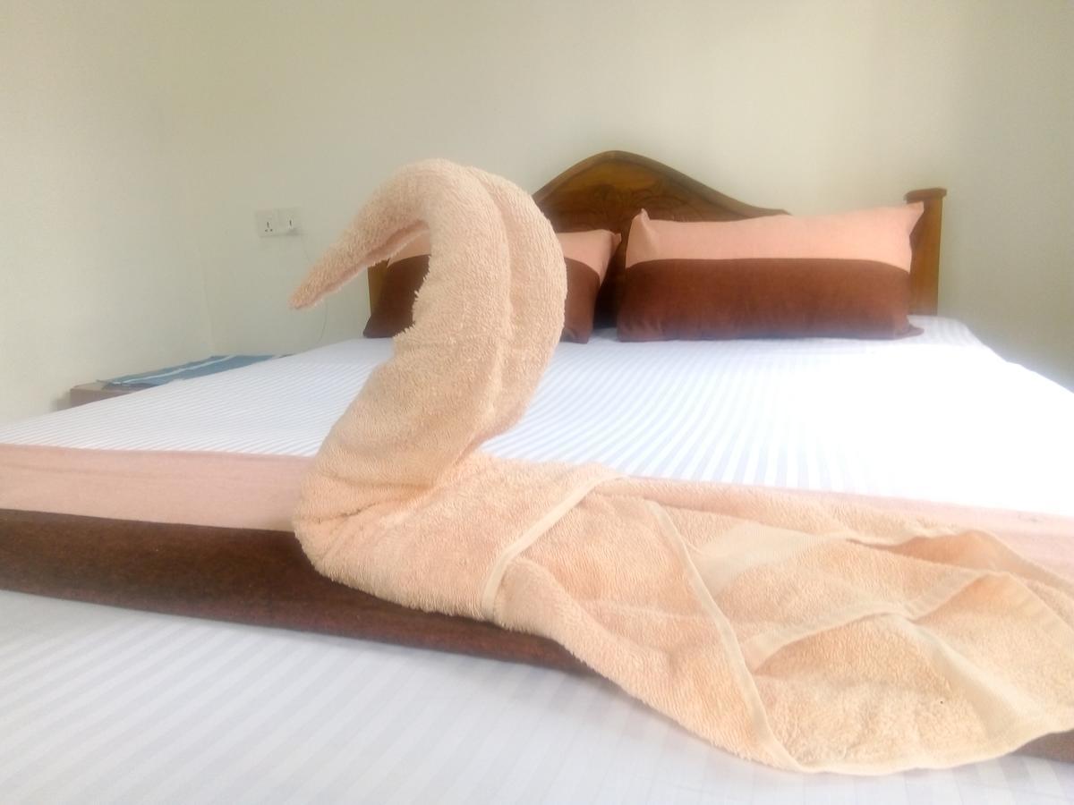 Trinish Homestay Гаттон Екстер'єр фото